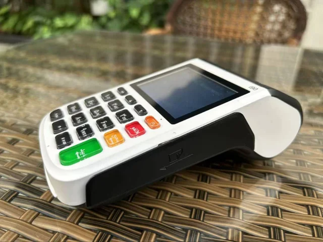 کارتخوان سیار i90 با اینترنت 4G سفید